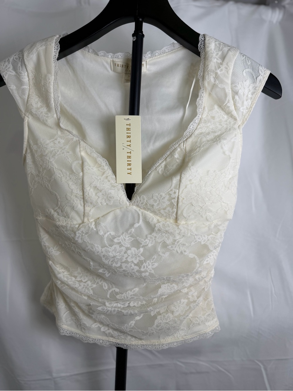Ivory Lace V-Neck Top Floral Sheer Fitted Blouse
Size S NWT Thirty Thirty